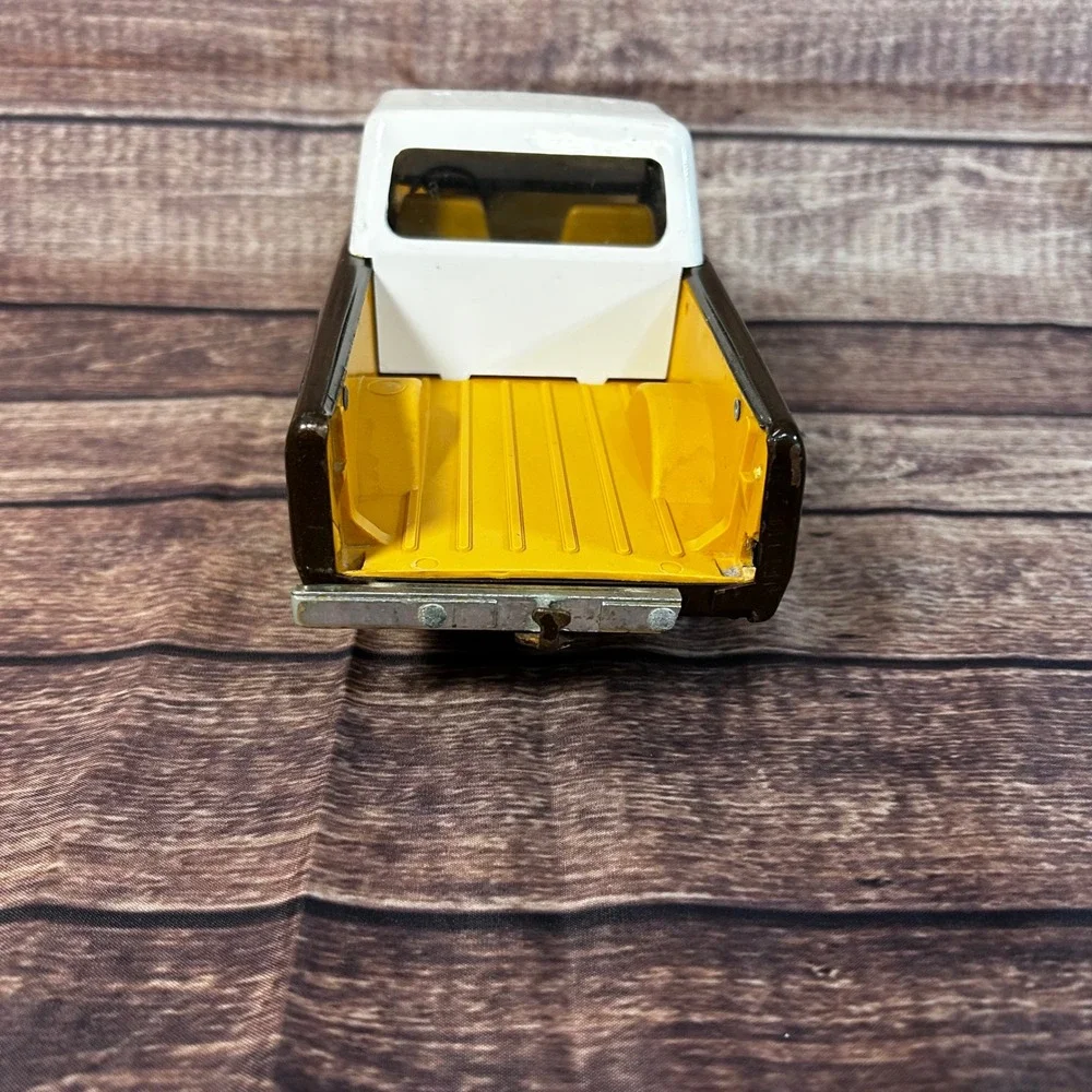 Vintage Ertl International Scout II Brown Terra Pickup Truck and Horse Trailer